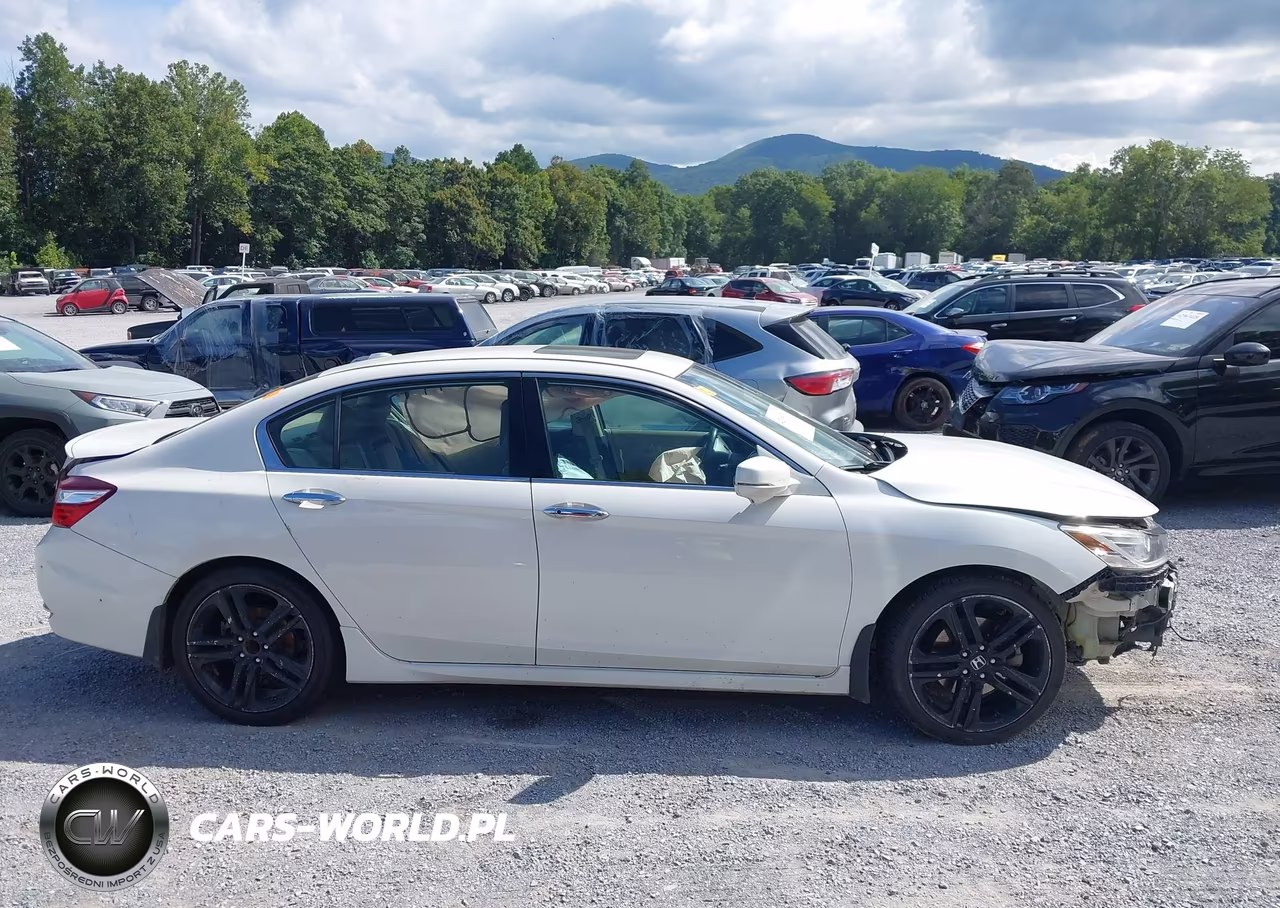 2017 Honda Accord Touring V6 VIN:1HGCR3F9XHA024081 - 13