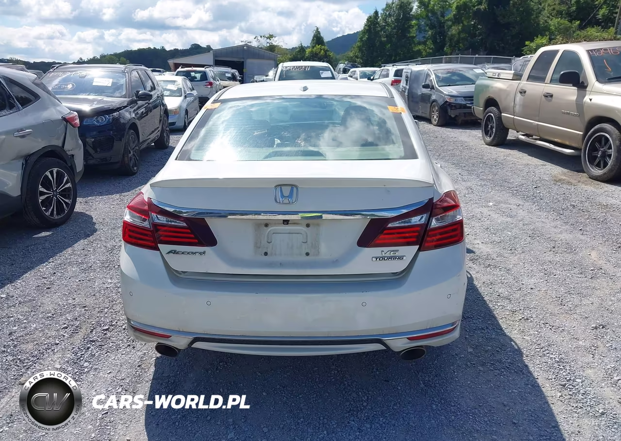 2017 Honda Accord Touring V6 VIN:1HGCR3F9XHA024081 - 16
