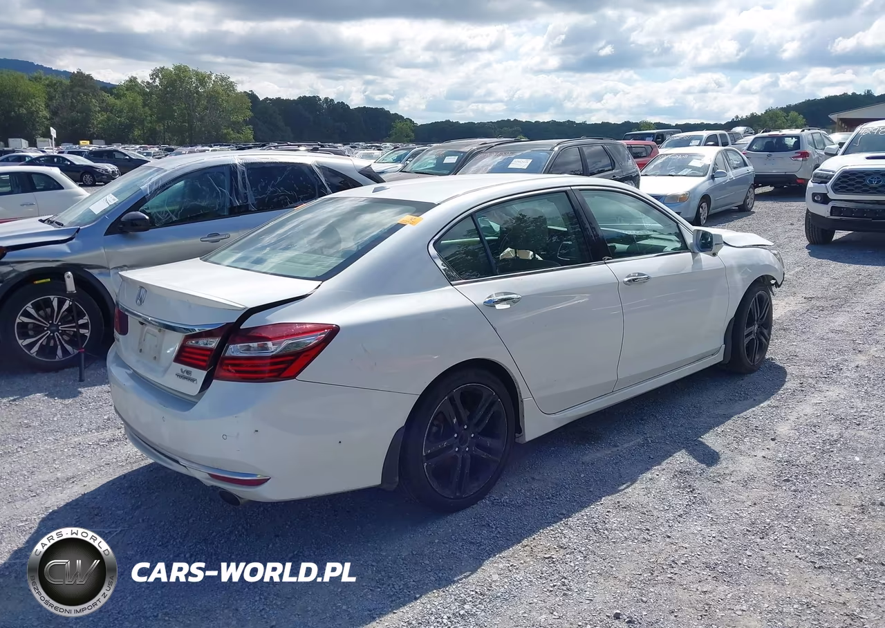 2017 Honda Accord Touring V6 VIN:1HGCR3F9XHA024081 - 4