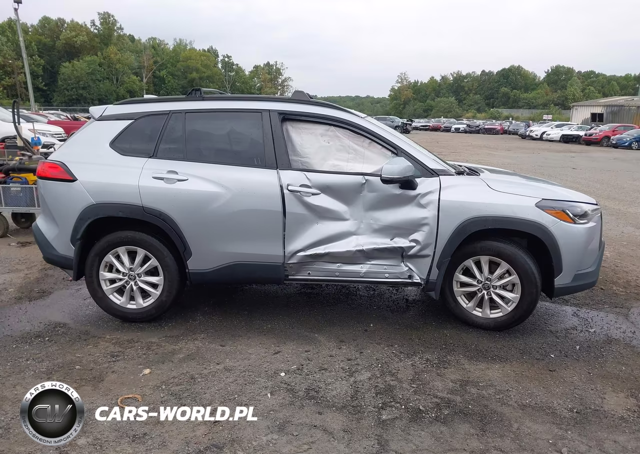 2022 Toyota Corolla Cross Le VIN:7MUCAABG7NV026339 - 13