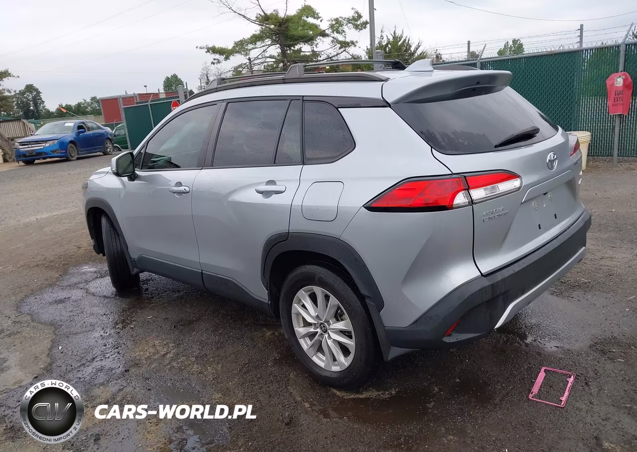 2022 Toyota Corolla Cross Le VIN:7MUCAABG7NV026339 - 3