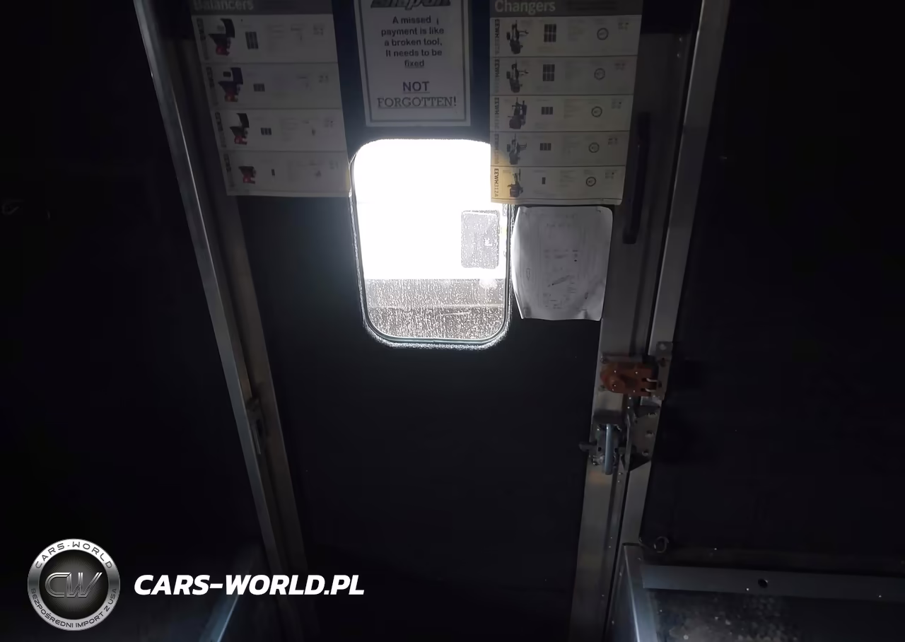 2020 Freightliner M2 106 VIN:1FVACWFC9LHLX7596 - 12