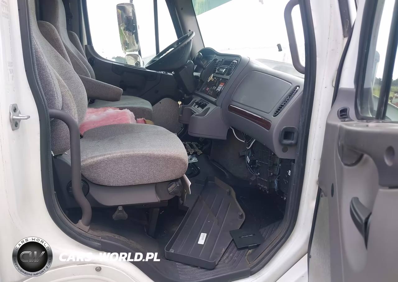 2020 Freightliner M2 106 VIN:1FVACWFC9LHLX7596 - 5