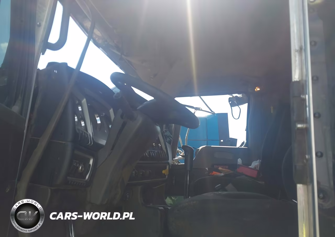 2015 Kenworth Construction T800 VIN:1NKDXPTX7FJ460790 - 8