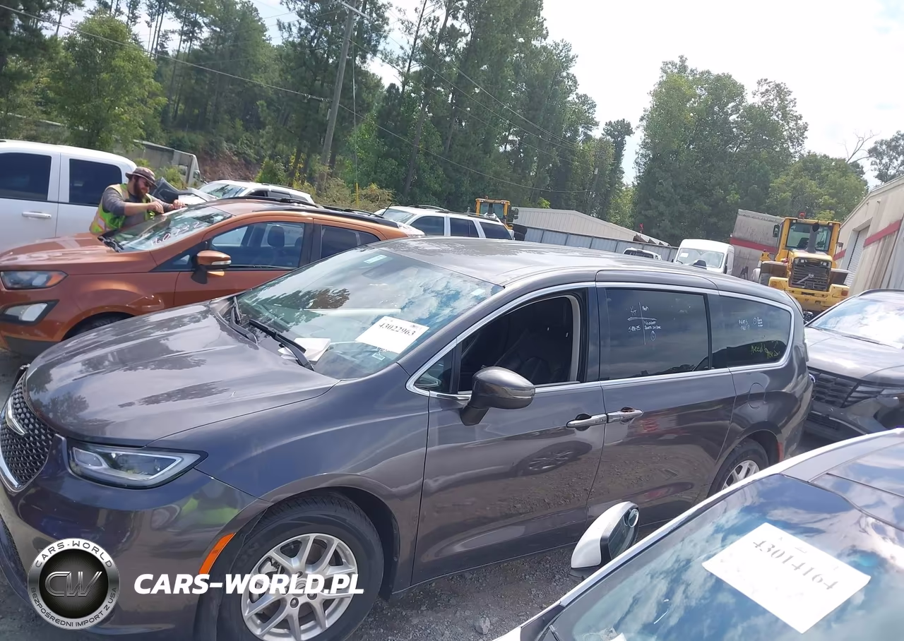 2023 Chrysler Pacifica Touring L VIN:2C4RC1BG2PR571438 - 14