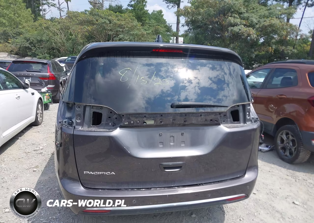 2023 Chrysler Pacifica Touring L VIN:2C4RC1BG2PR571438 - 16