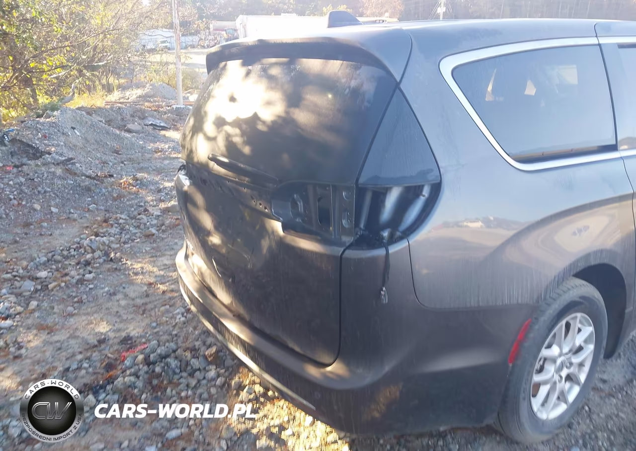 2023 Chrysler Pacifica Touring L VIN:2C4RC1BG2PR571438 - 17
