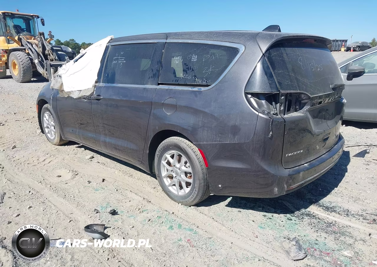 2023 Chrysler Pacifica Touring L VIN:2C4RC1BG2PR571438 - 3