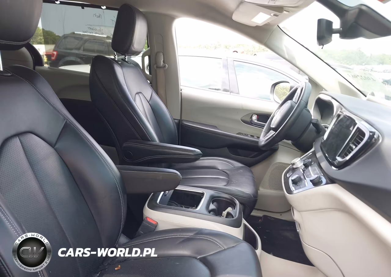 2023 Chrysler Pacifica Touring L VIN:2C4RC1BG2PR571438 - 5