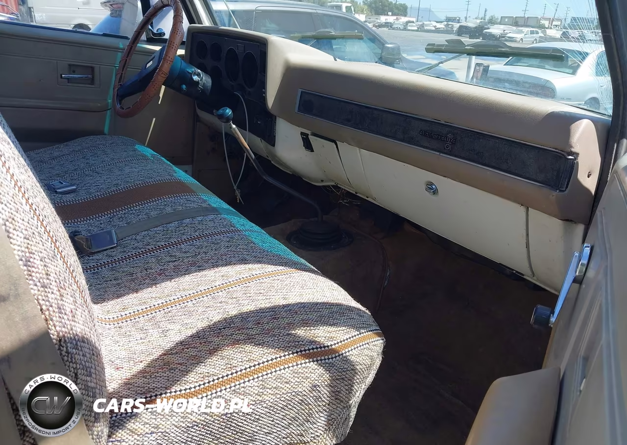 1983 Chevrolet C20 VIN:1GCGC24J0DJ170539 - 5