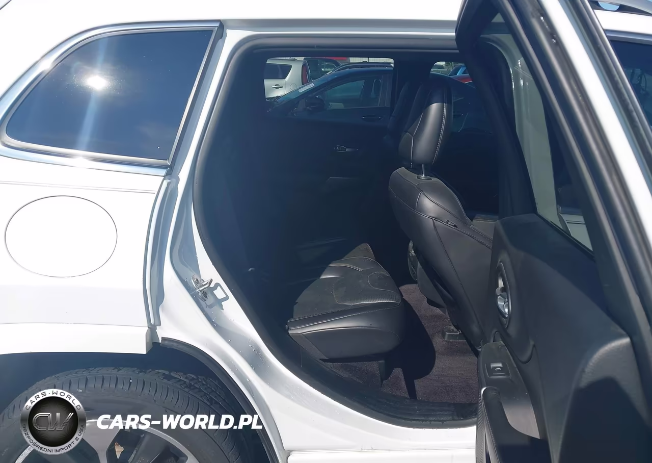 2019 Jeep Cherokee Overland 4X4 VIN:1C4PJMJN6KD124167 - 8
