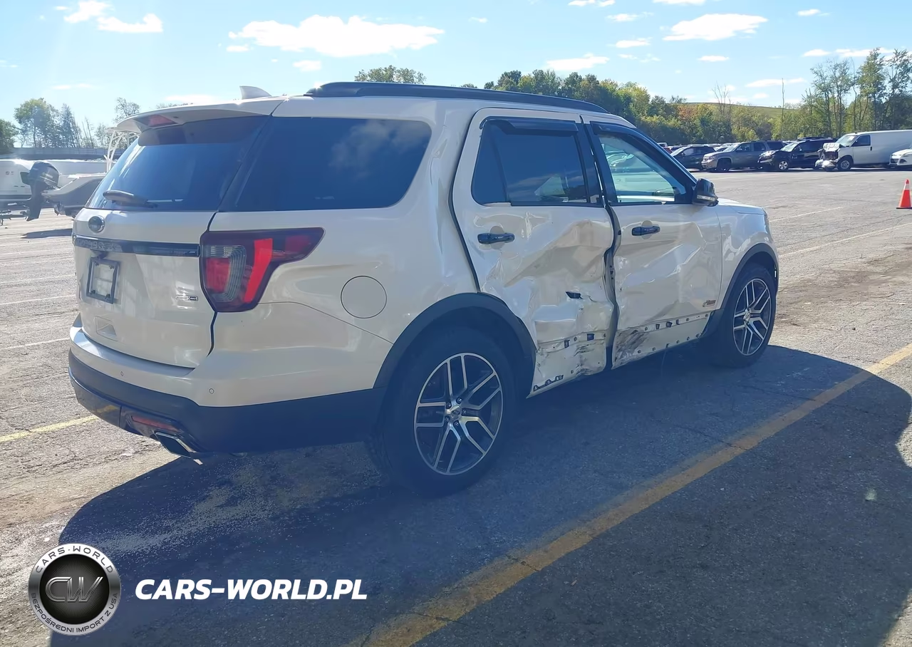 2017 Ford Explorer Sport VIN:1FM5K8GTXHGE34536 - 4