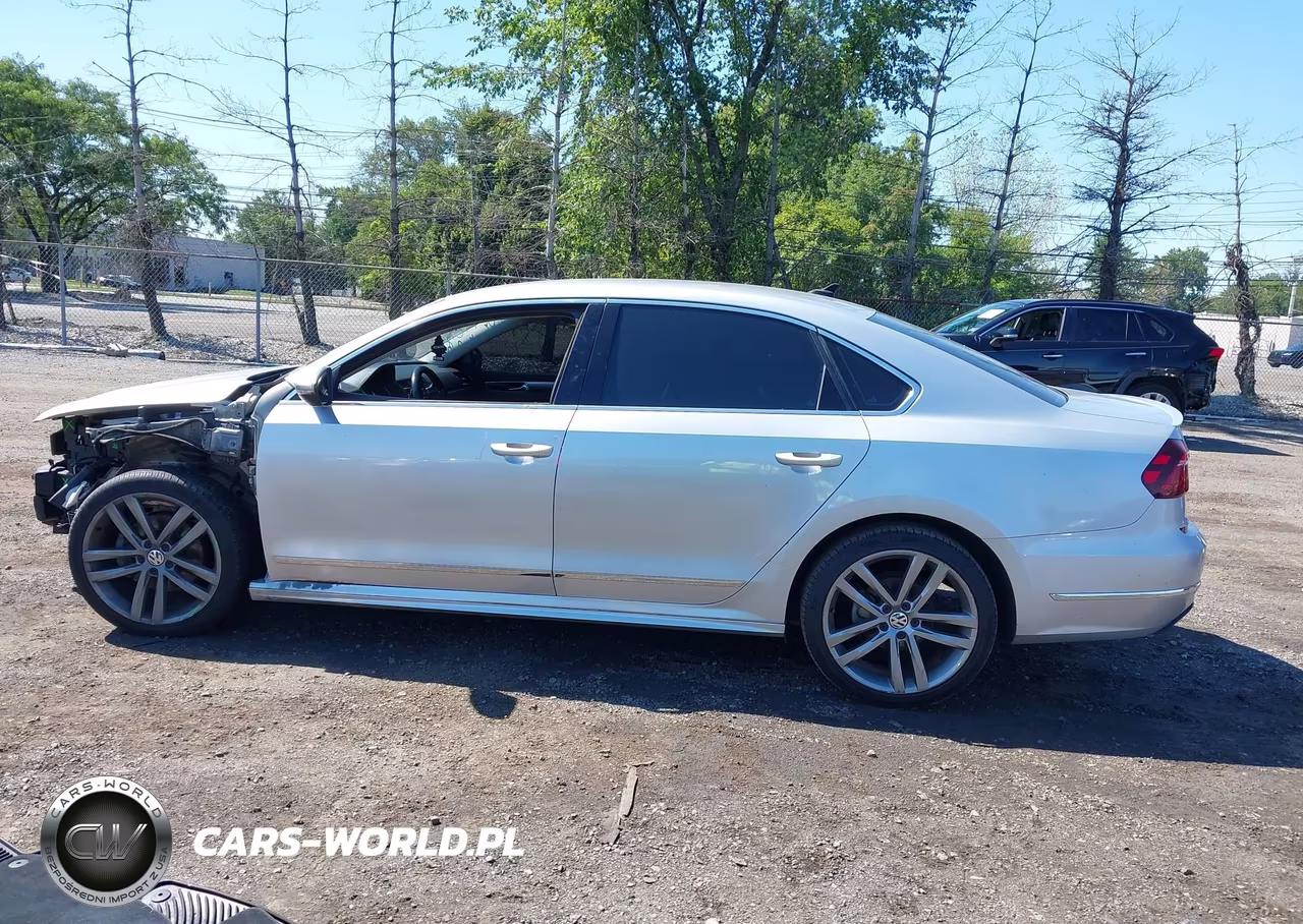 2017 Volkswagen Passat 1.8T R-Line VIN:1VWDT7A34HC045895 - 14