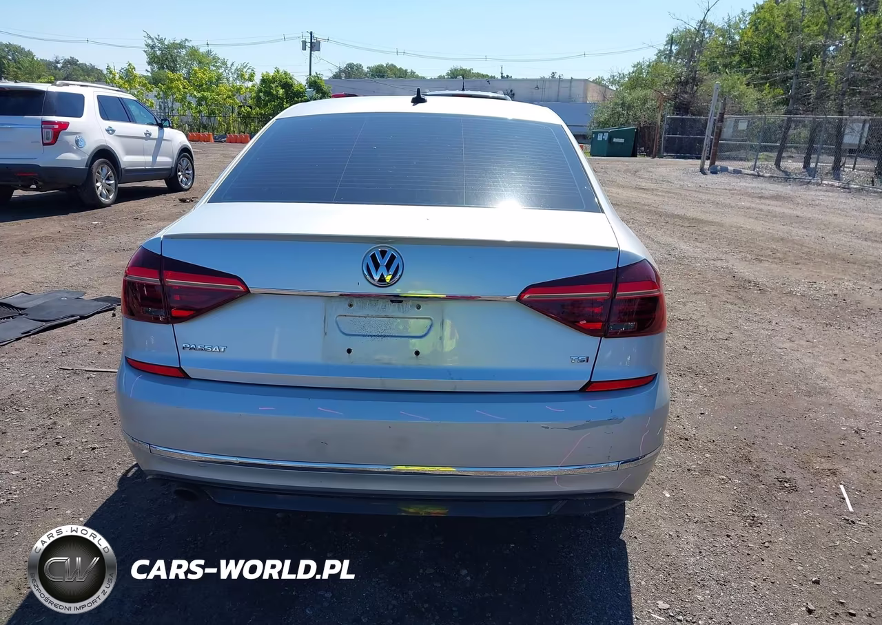 2017 Volkswagen Passat 1.8T R-Line VIN:1VWDT7A34HC045895 - 16