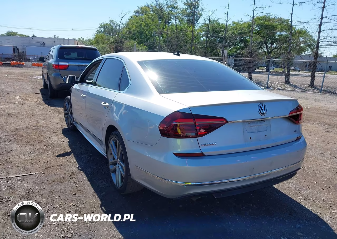 2017 Volkswagen Passat 1.8T R-Line VIN:1VWDT7A34HC045895 - 3