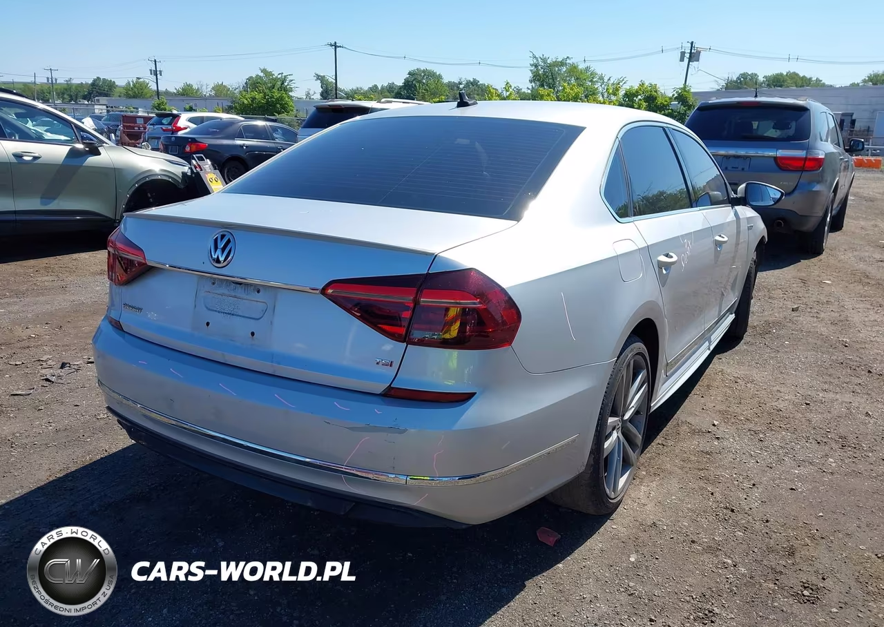 2017 Volkswagen Passat 1.8T R-Line VIN:1VWDT7A34HC045895 - 4