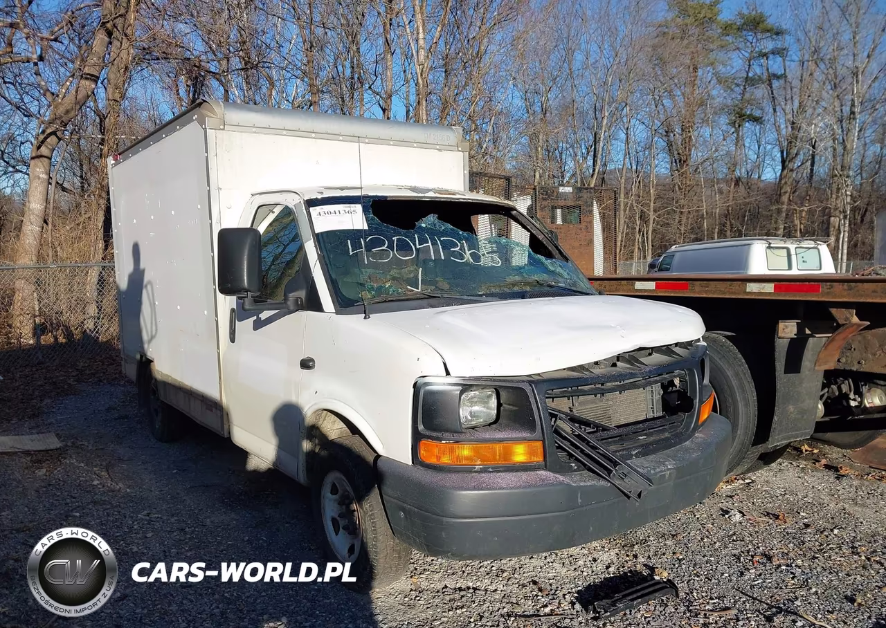 2010 GMC Savana Cutaway Work Van