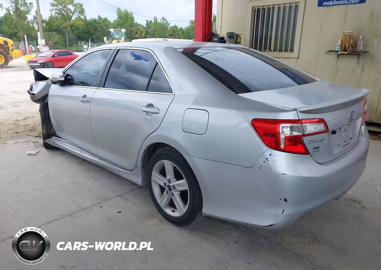 2014 Toyota Camry Se VIN:4T1BF1FK1EU326374 - 3