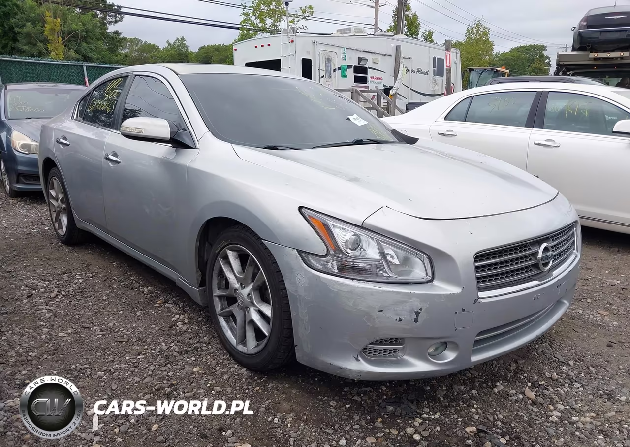 NISSAN MAXIMA