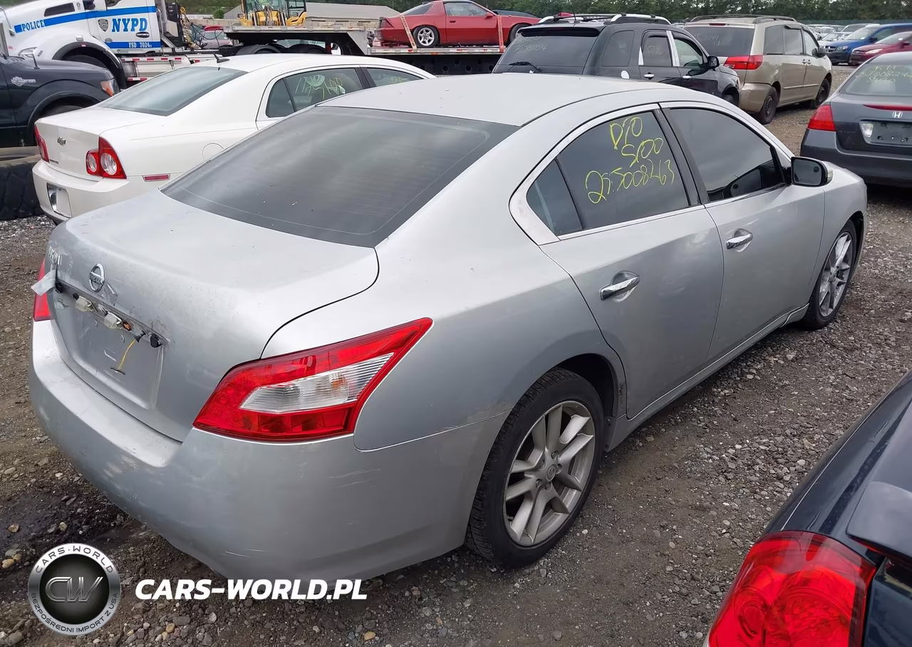 NISSAN MAXIMA VIN:1N4AA51EX9C800752 - 4