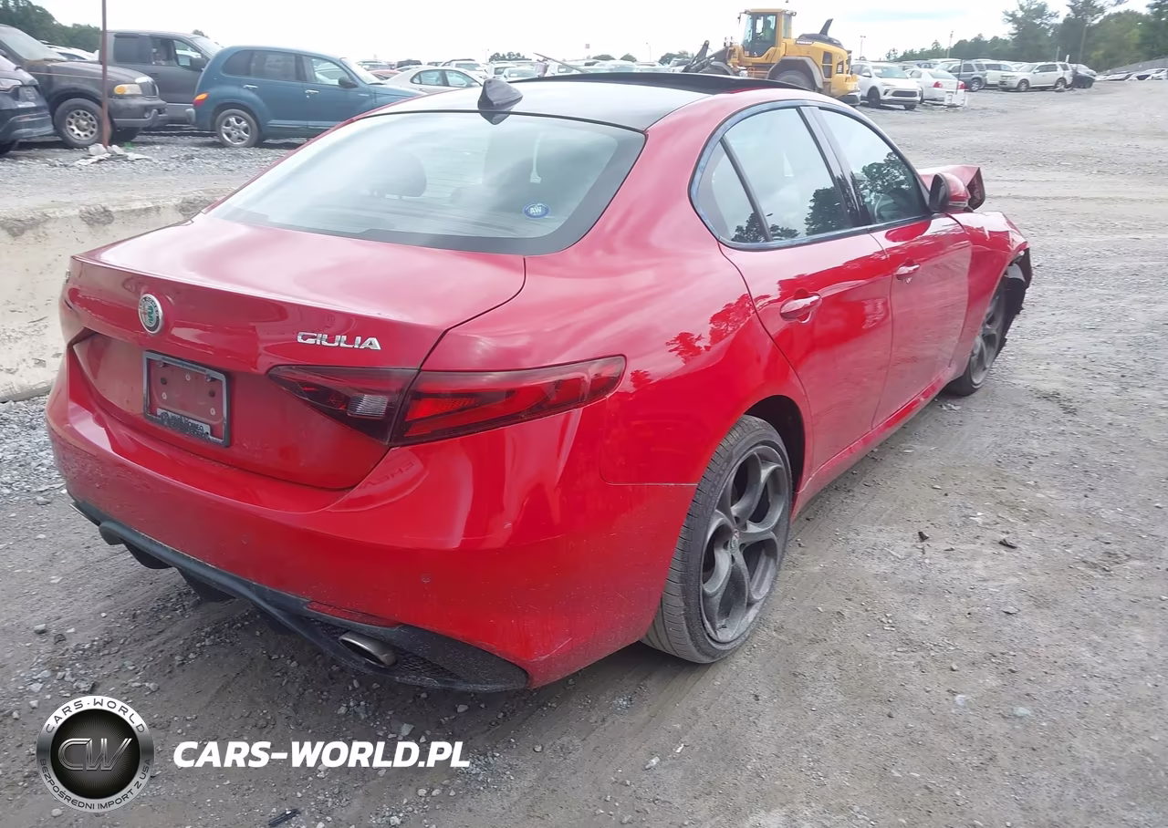 2018 Alfa Romeo Giulia Ti Sport Awd VIN:ZARFAEEN2J7566698 - 4