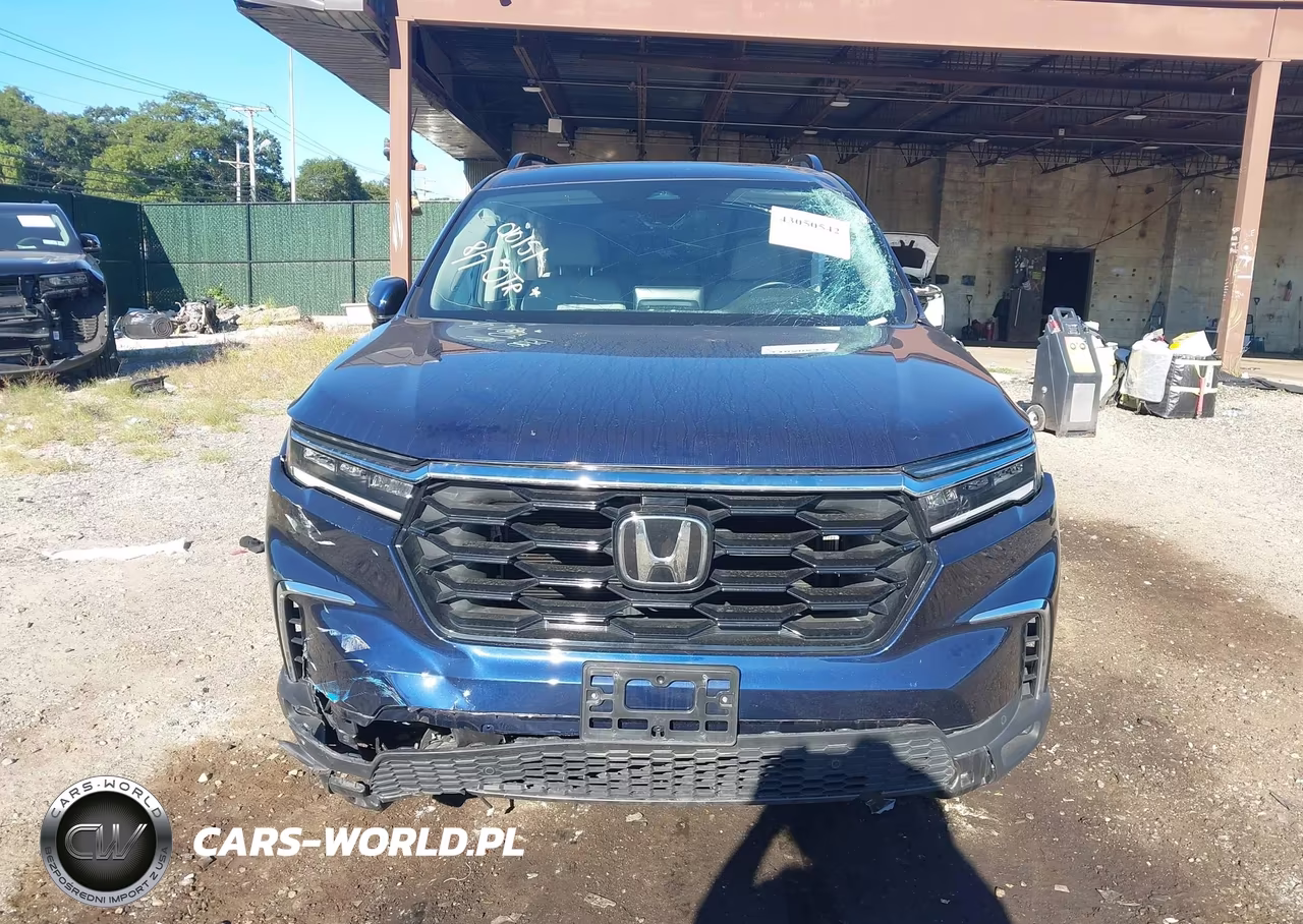 2025 Honda Pilot Touring VIN:5FNYG1H70SB010151 - 13