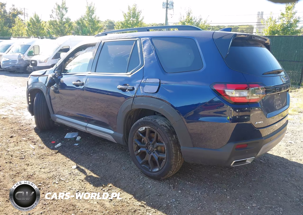 2025 Honda Pilot Touring VIN:5FNYG1H70SB010151 - 3