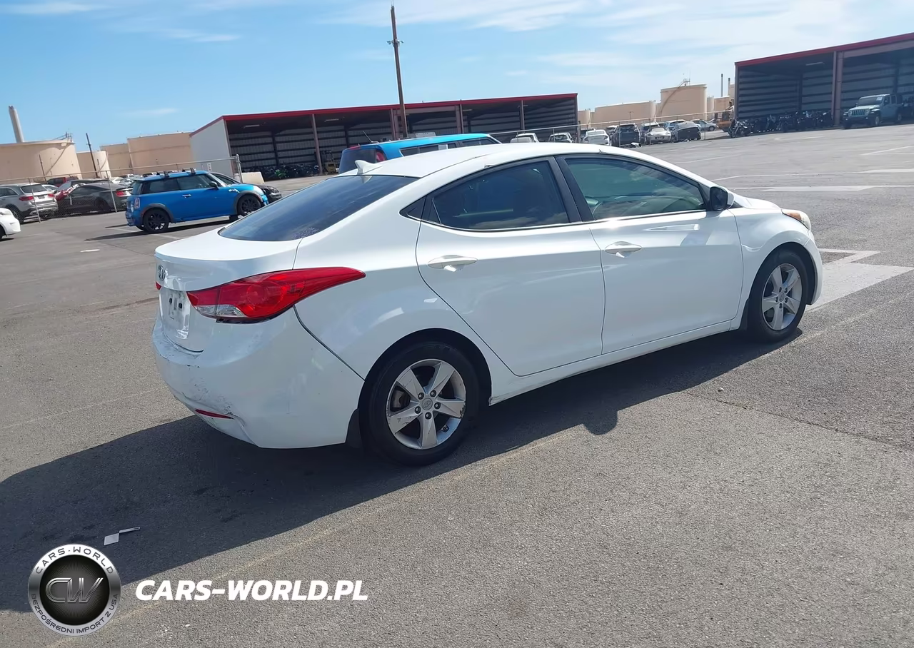 2013 Hyundai Elantra Gls VIN:5NPDH4AE6DH284559 - 4