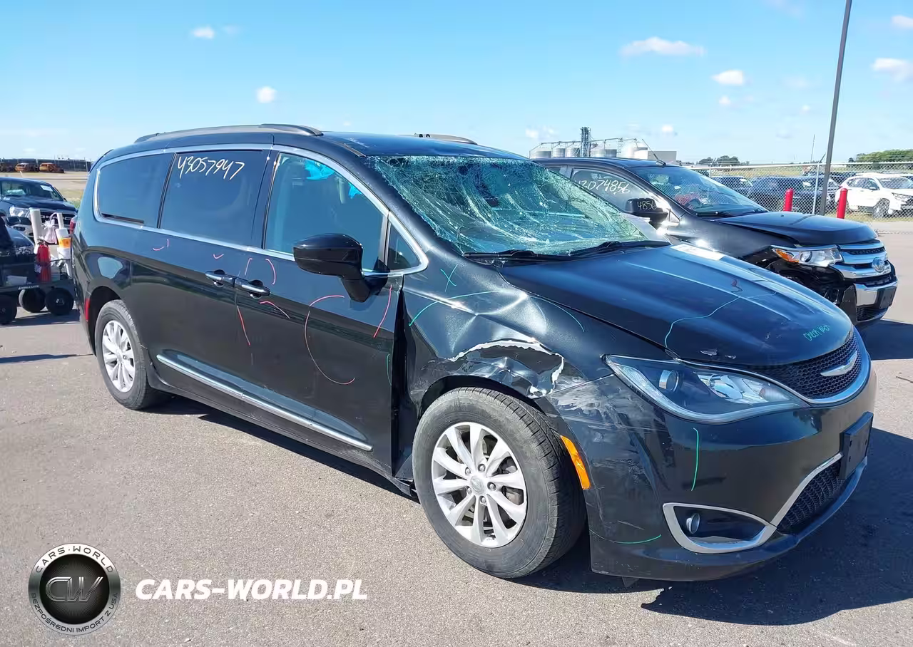 2017 Chrysler Pacifica Touring-L