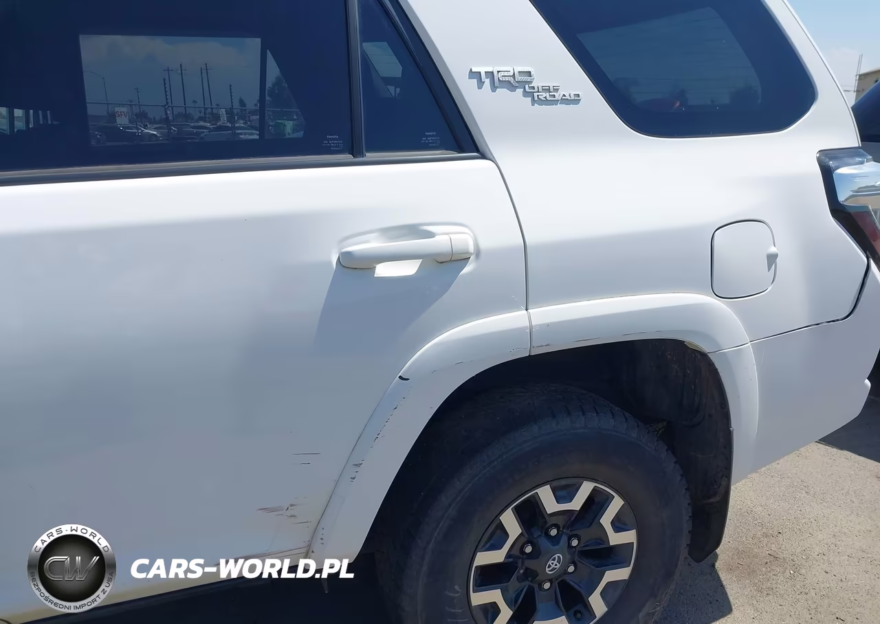 2018 Toyota 4Runner Trd Off Road Premium VIN:JTEBU5JR3J5577497 - 17