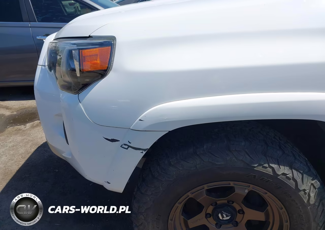 2018 Toyota 4Runner Trd Off Road Premium VIN:JTEBU5JR3J5577497 - 18