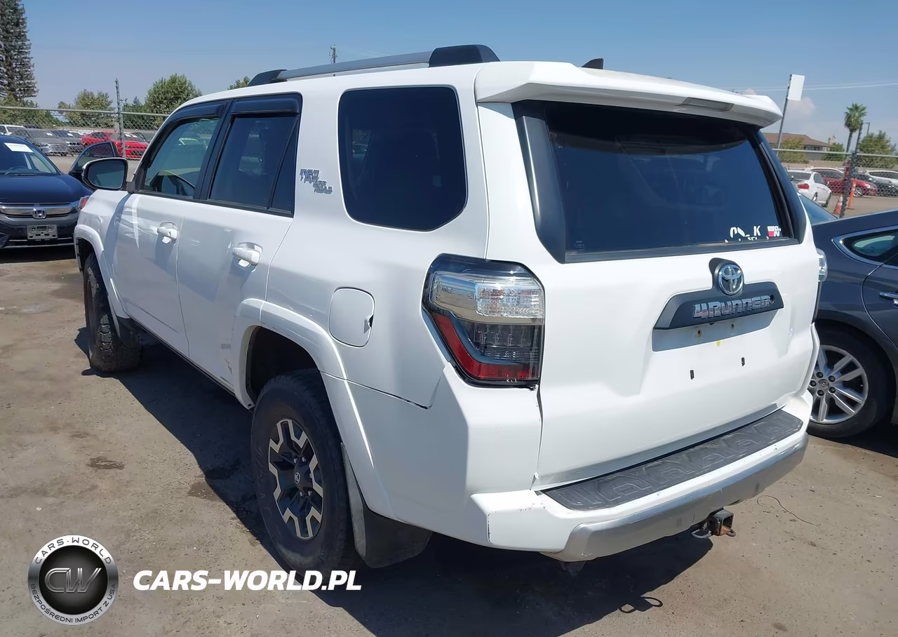 2018 Toyota 4Runner Trd Off Road Premium VIN:JTEBU5JR3J5577497 - 3