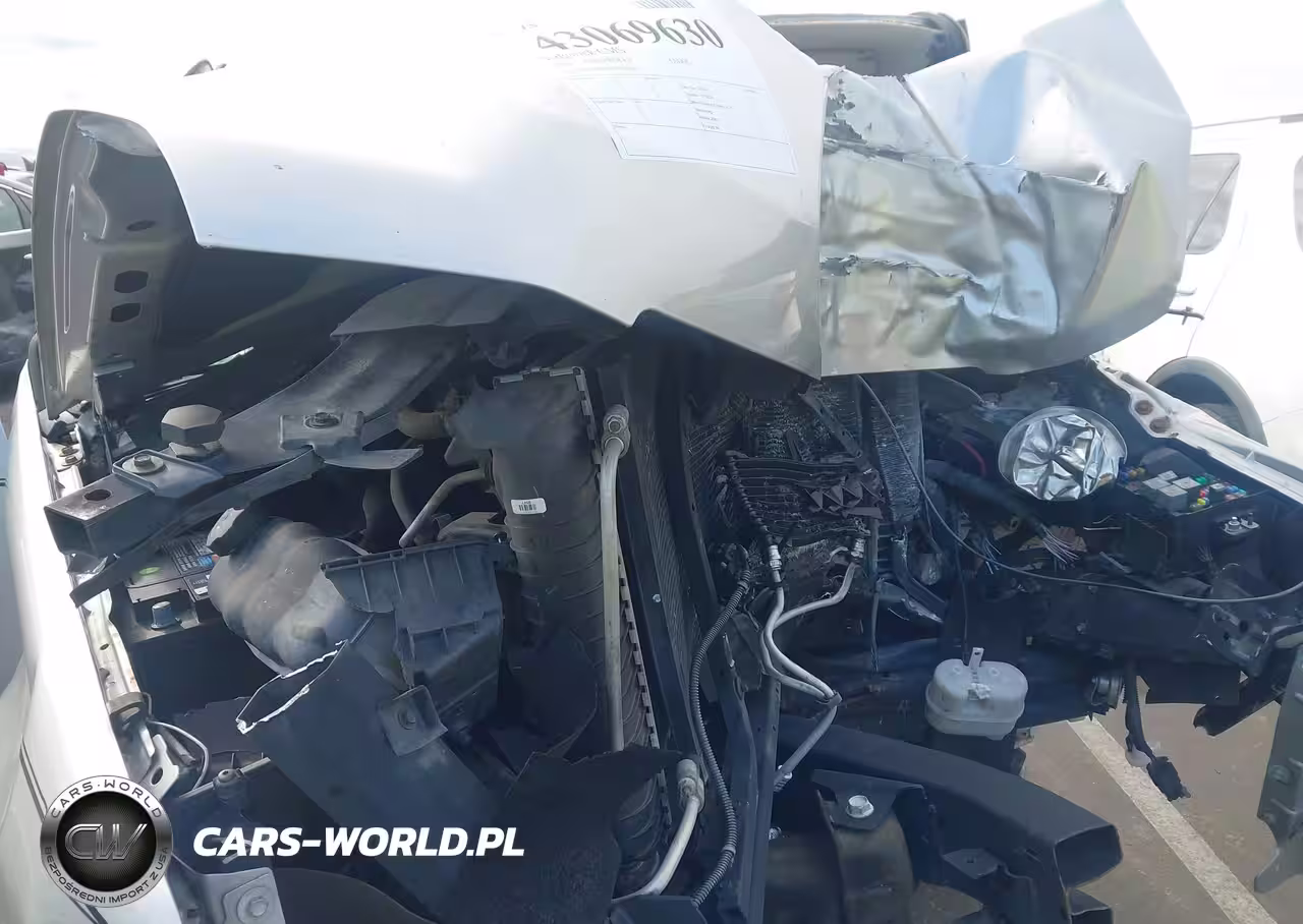2010 Chevrolet Tahoe Ls VIN:1GNMCAE09AR172085 - 10