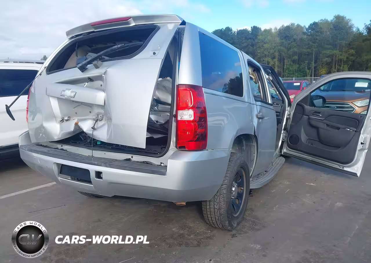 2010 Chevrolet Tahoe Ls VIN:1GNMCAE09AR172085 - 4