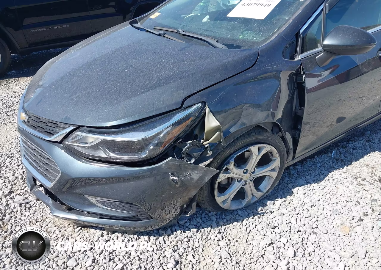 2017 Chevrolet Cruze Premier Auto VIN:3G1BF6SMXHS586052 - 6