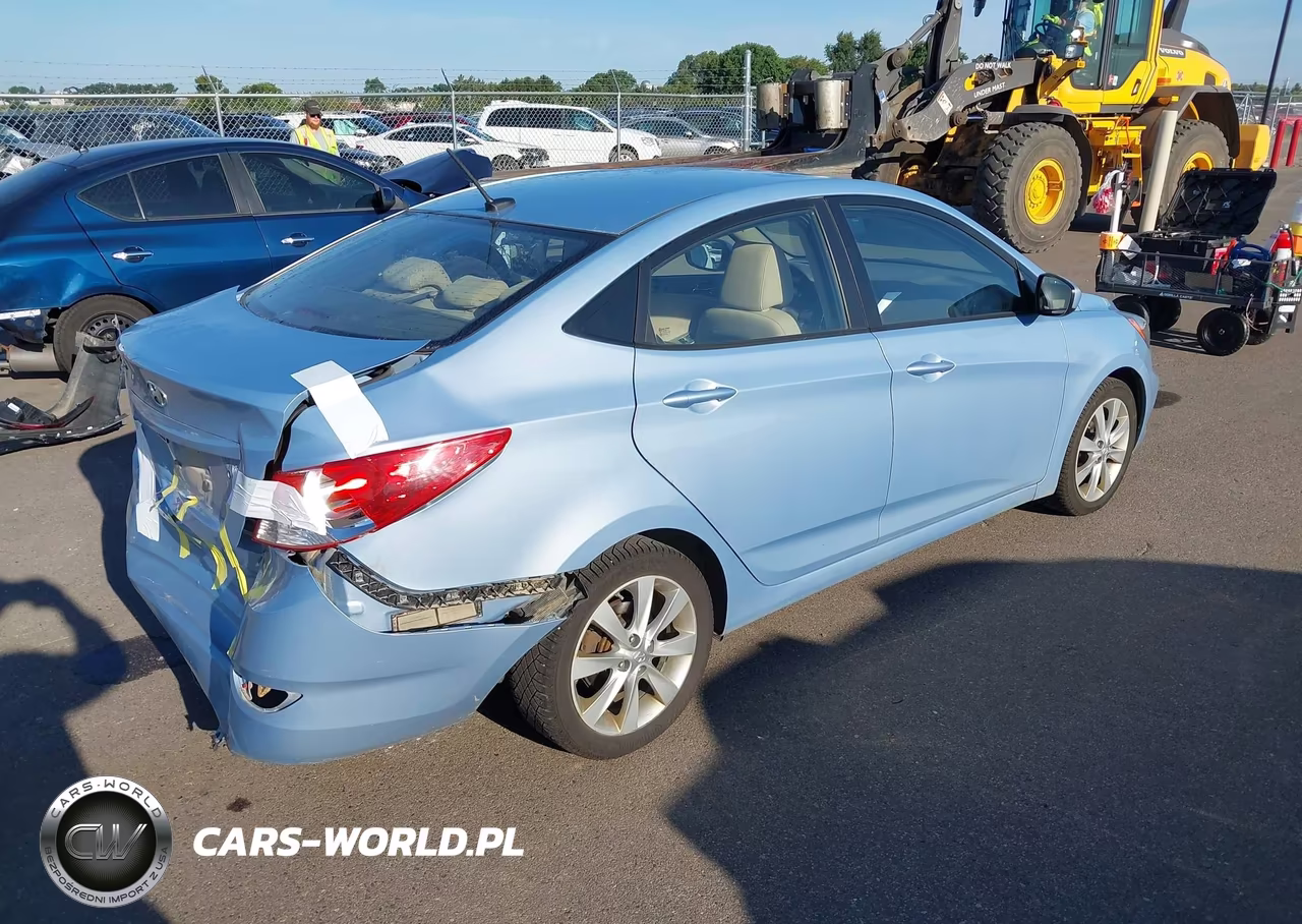 2013 Hyundai Accent Gls VIN:KMHCU4AEXDU576787 - 4
