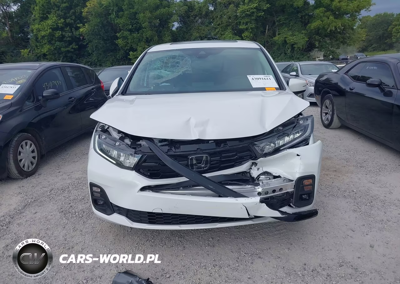 2025 Honda Odyssey Touring VIN:5FNRL6H87SB052953 - 13