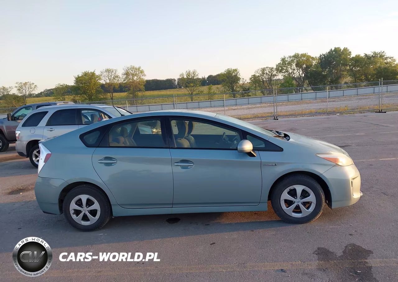 2013 Toyota Prius Two VIN:JTDKN3DU4D1660776 - 13