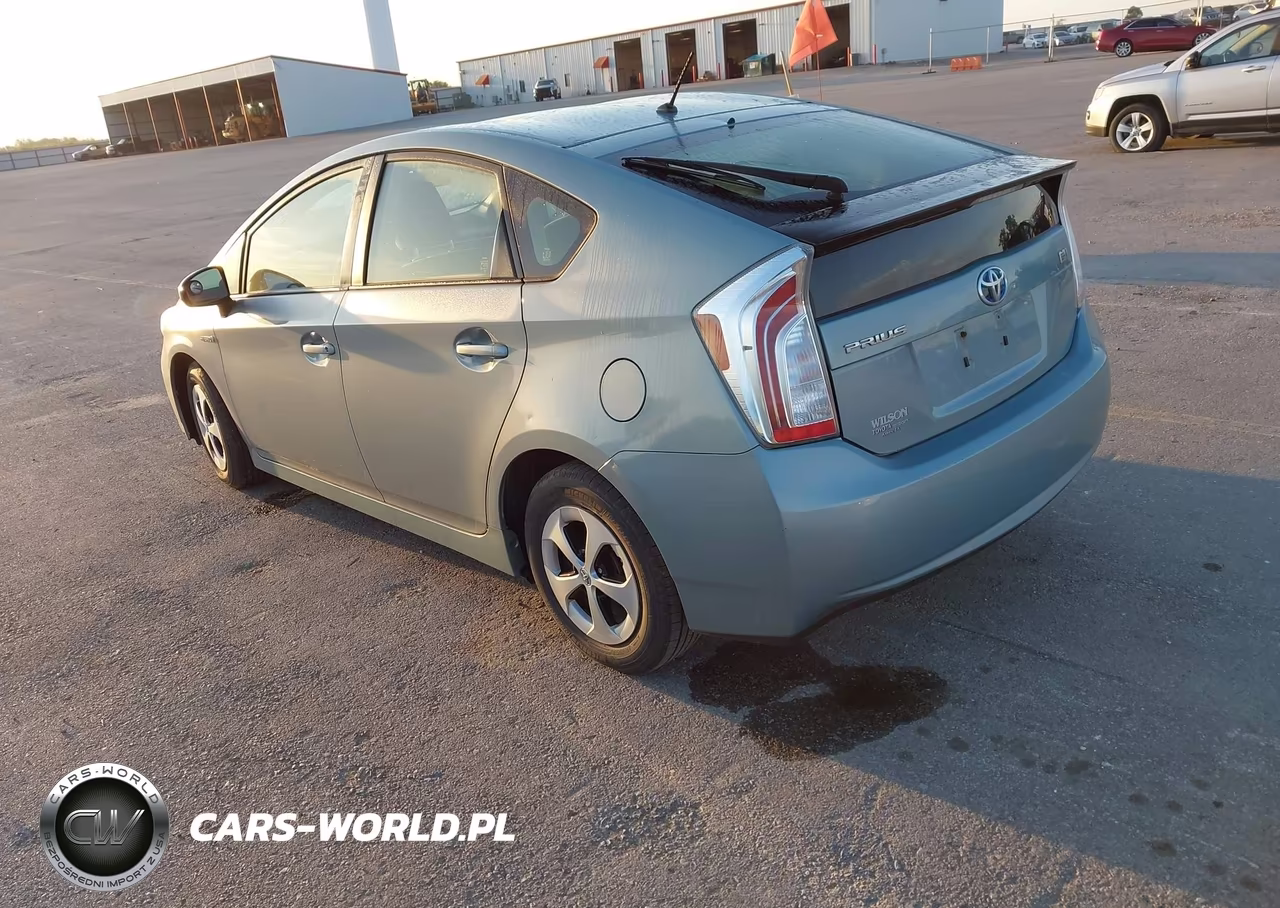 2013 Toyota Prius Two VIN:JTDKN3DU4D1660776 - 3