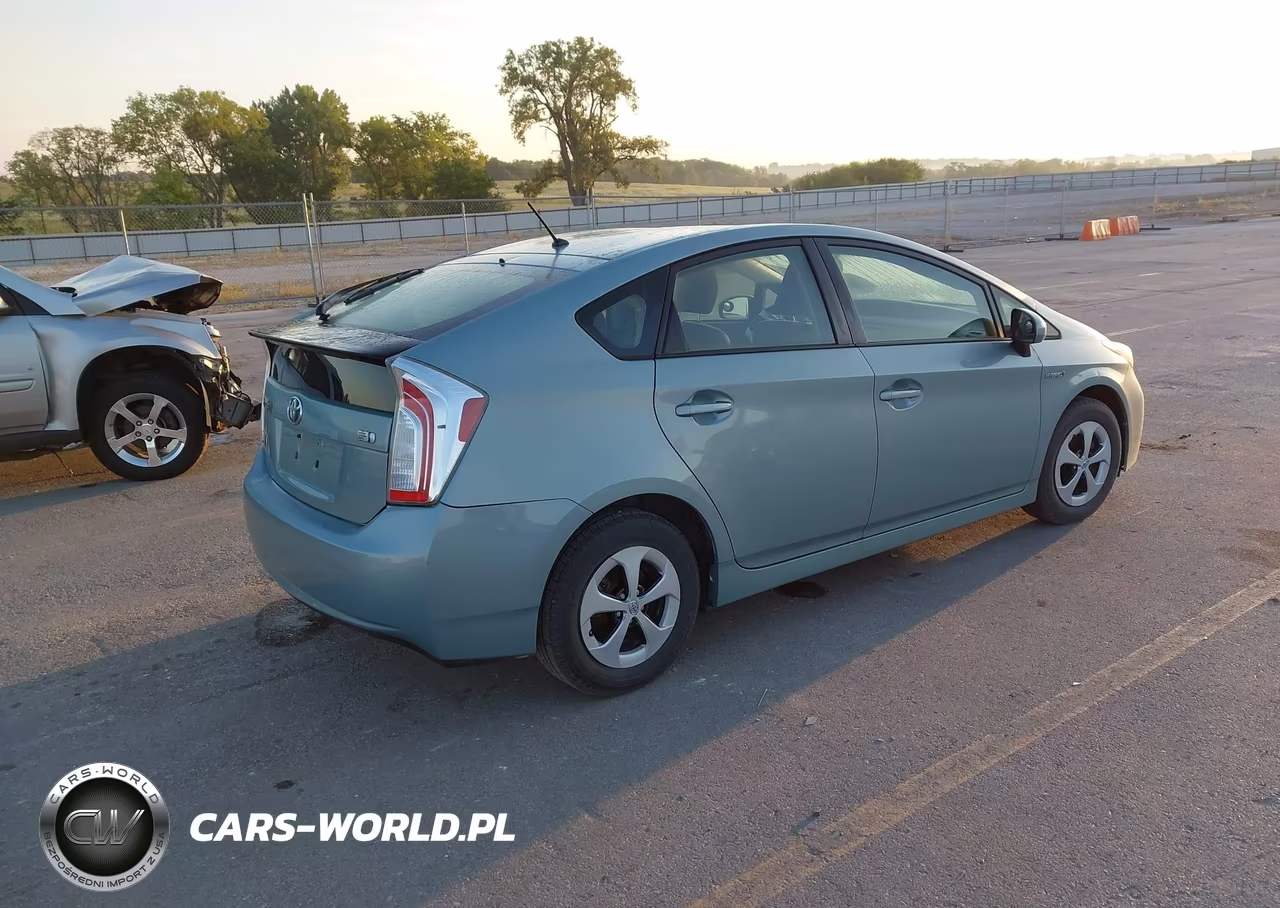 2013 Toyota Prius Two VIN:JTDKN3DU4D1660776 - 4