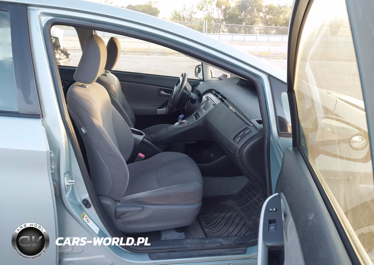 2013 Toyota Prius Two VIN:JTDKN3DU4D1660776 - 5