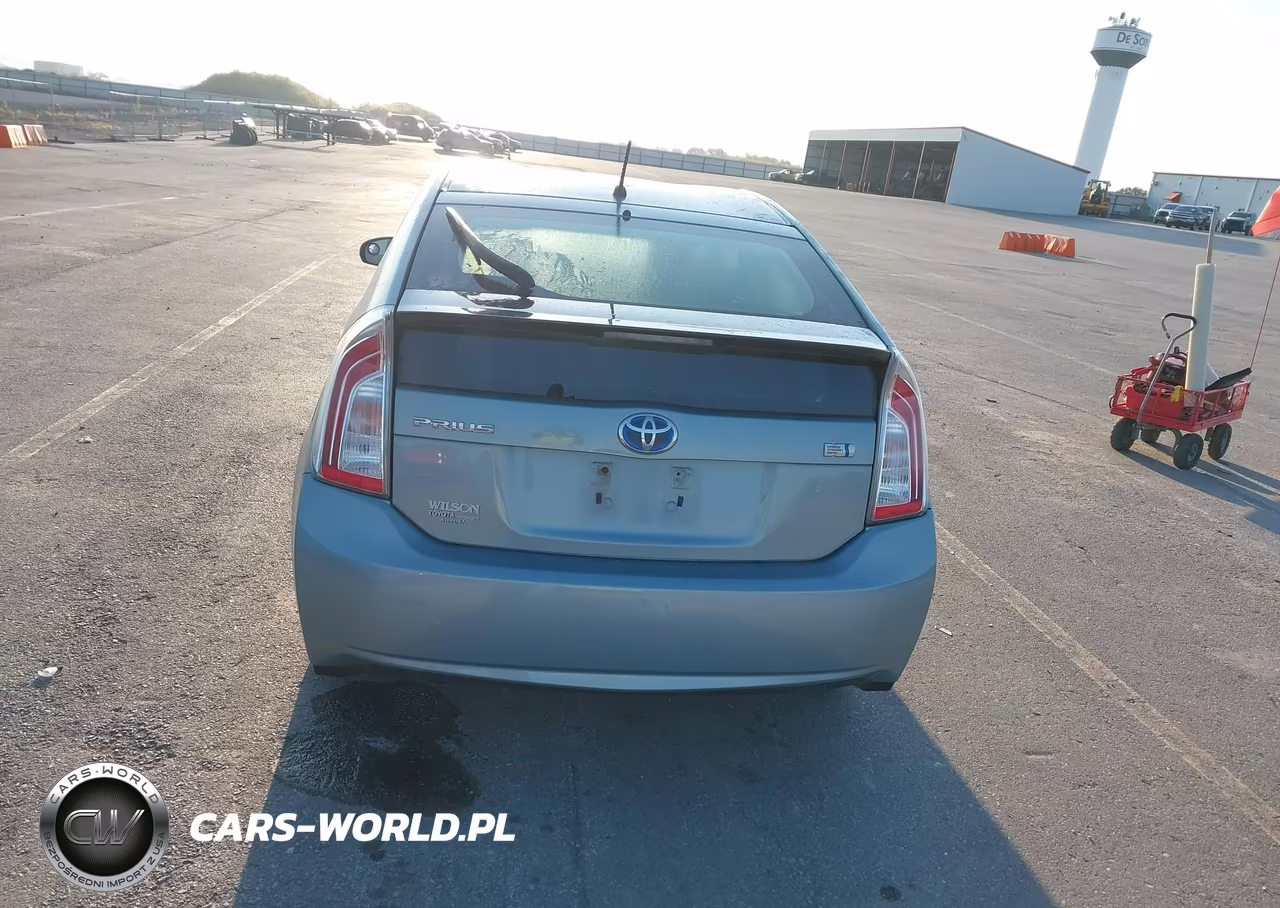 2013 Toyota Prius Two VIN:JTDKN3DU4D1660776 - 6