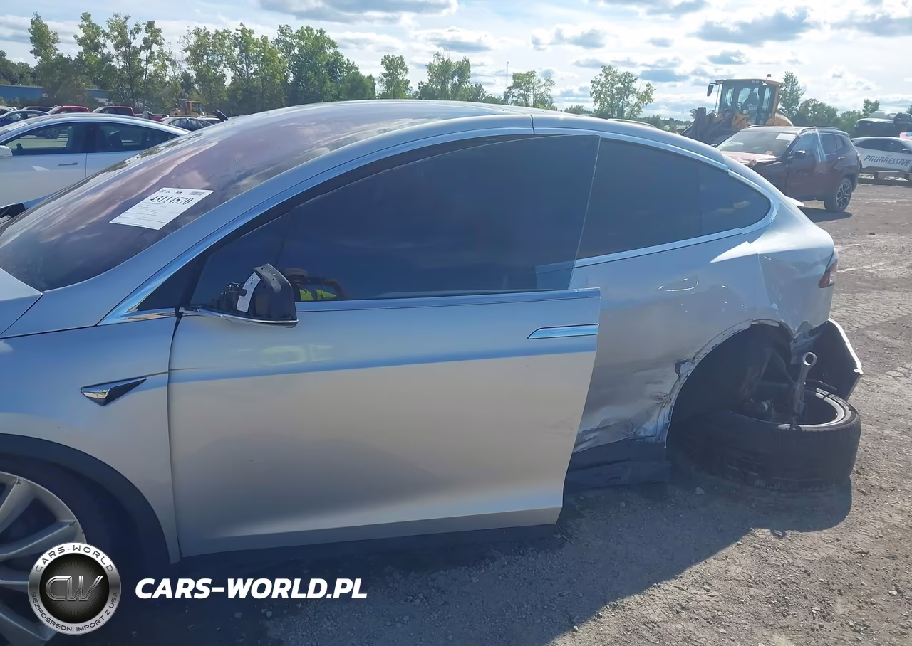 2017 Tesla Model X 100D-75D-90D VIN:5YJXCAE2XHF048804 - 15