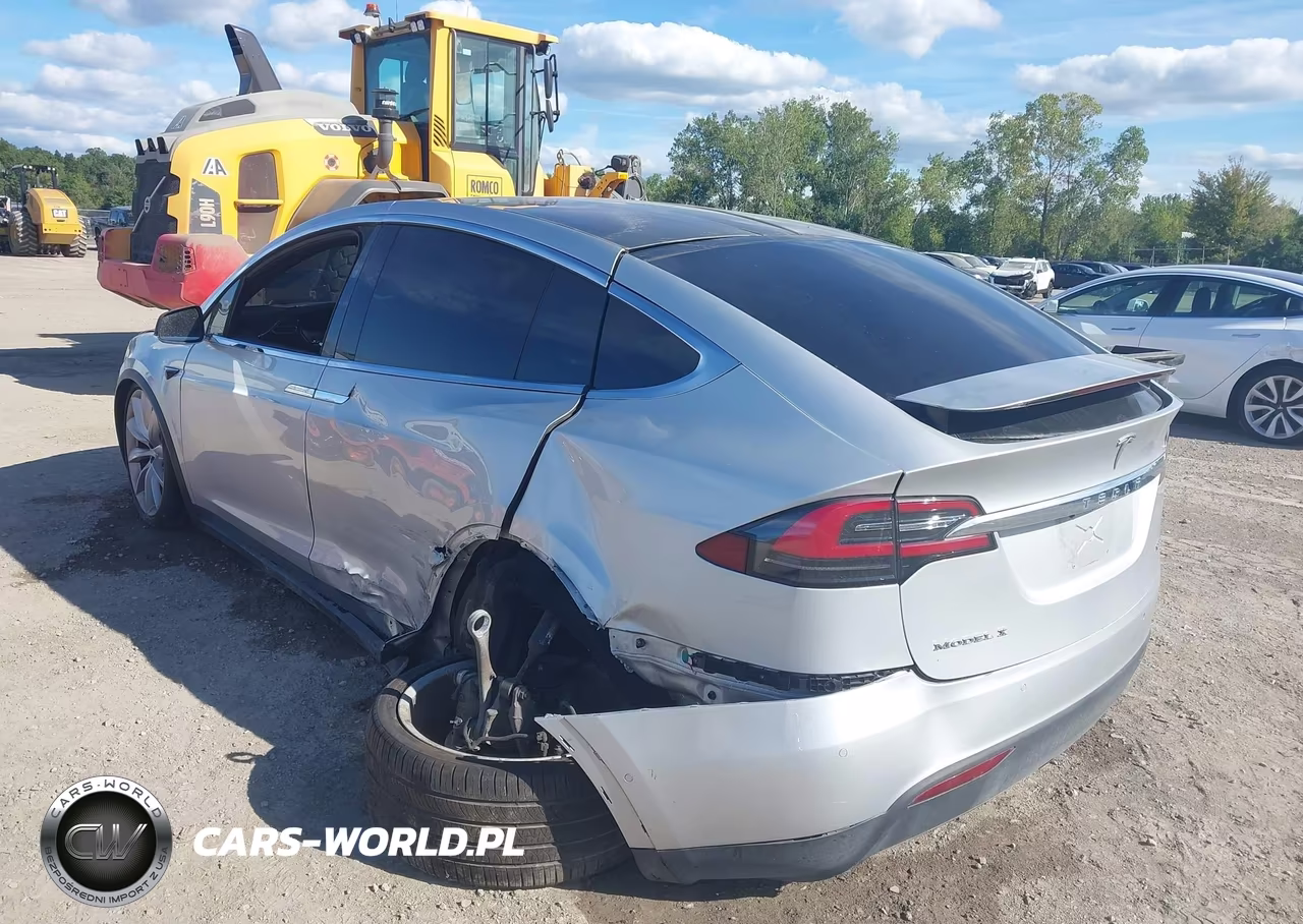 2017 Tesla Model X 100D-75D-90D VIN:5YJXCAE2XHF048804 - 6