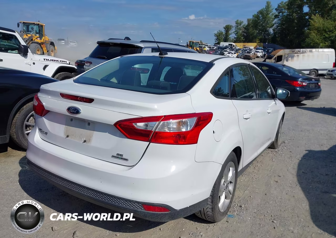 2014 Ford Focus Se VIN:1FADP3F24EL309148 - 4