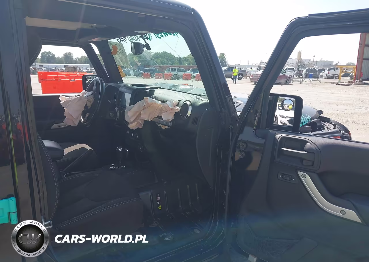 2016 Jeep Wrangler Unlimited Sahara VIN:1C4HJWEG8GL334973 - 5