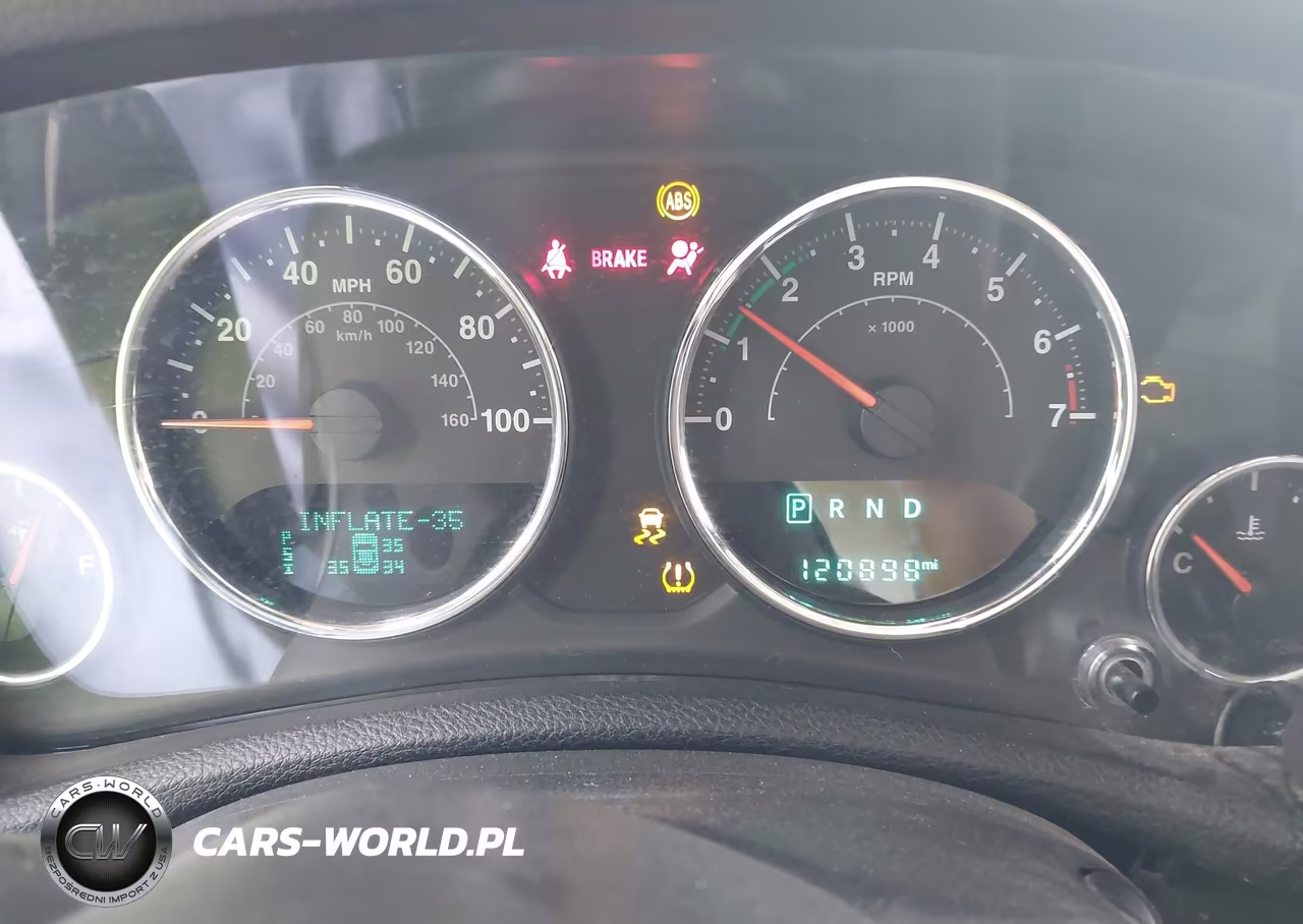 2016 Jeep Wrangler Unlimited Sahara VIN:1C4HJWEG8GL334973 - 7