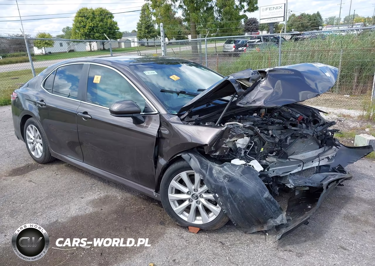 2020 Toyota Camry Le – zdjęcie 1 z 16