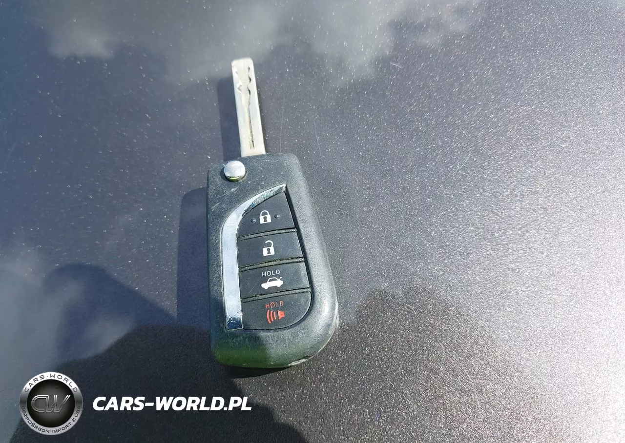 2020 Toyota Camry Le VIN:4T1C11AK2LU859955 - 11