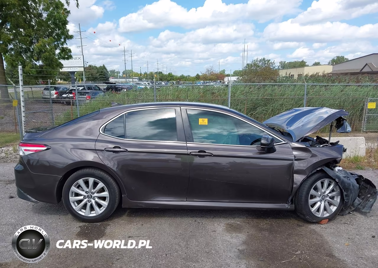 2020 Toyota Camry Le VIN:4T1C11AK2LU859955 - 13